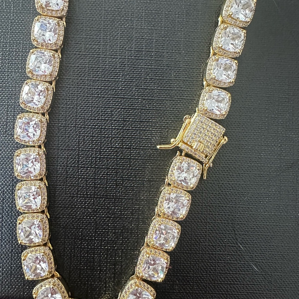 Luxurious Gold and Silver Women's Necklace - Picture 4 of 6